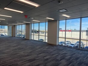 8560 Belleview Dr, Plano, TX à louer Photo de l’immeuble– Image 2 sur 3