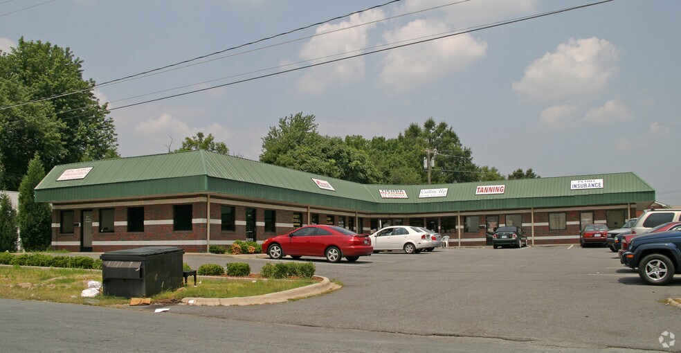 2001 N Cannon Blvd, Kannapolis, NC à louer - Photo de l’immeuble – Image 3 sur 11