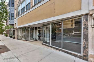 3045 N Greenview Ave, Chicago, IL à louer Photo de l’immeuble– Image 1 sur 7