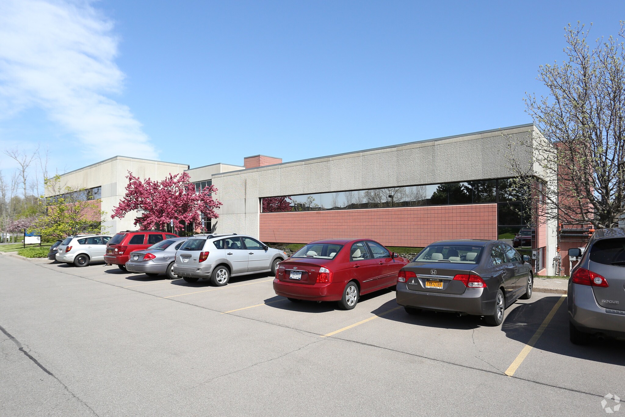2060 Fairport Nine Mile Point Rd, Penfield, NY à louer Photo principale– Image 1 sur 14