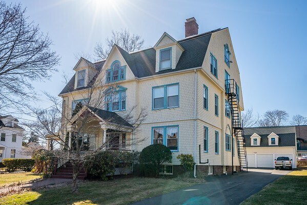 31 S Highland St, West Hartford, CT à vendre Photo principale– Image 1 sur 14