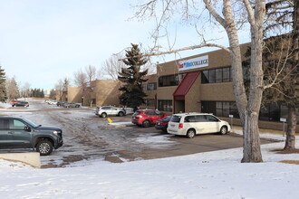 3880-3908 29 St NE, Calgary, AB à louer Photo de l’immeuble– Image 1 sur 8