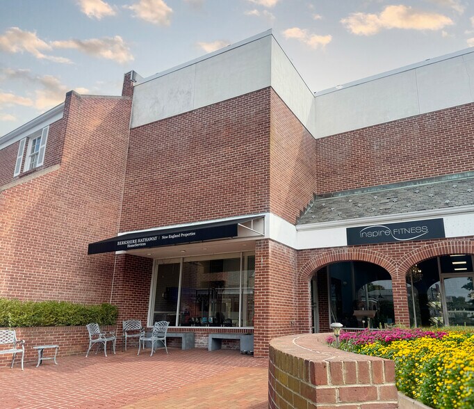 94-102 Park St, New Canaan, CT à louer - Photo de l’immeuble – Image 1 sur 8