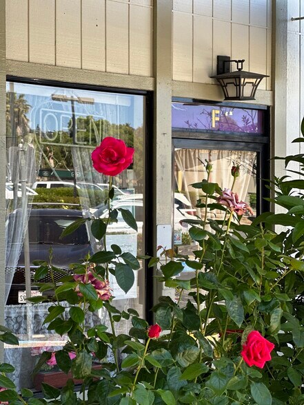 670 Gregory Ln, Pleasant Hill, CA à louer - Photo de l’immeuble – Image 3 sur 11