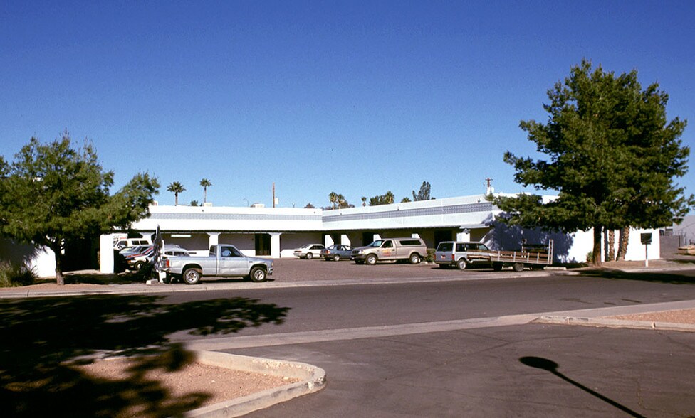 320 E 10th Dr, Mesa, AZ à louer - Photo de l’immeuble – Image 2 sur 6