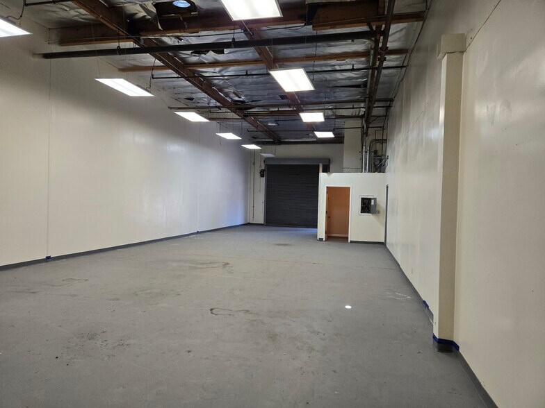 13340 Saticoy St, North Hollywood, CA à louer - Photo de l’immeuble – Image 3 sur 6