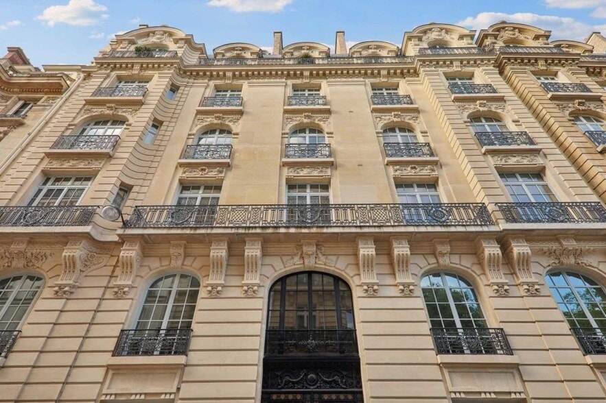 11 Rue Saint-Dominique, Paris à louer - Photo de l’immeuble – Image 1 sur 9