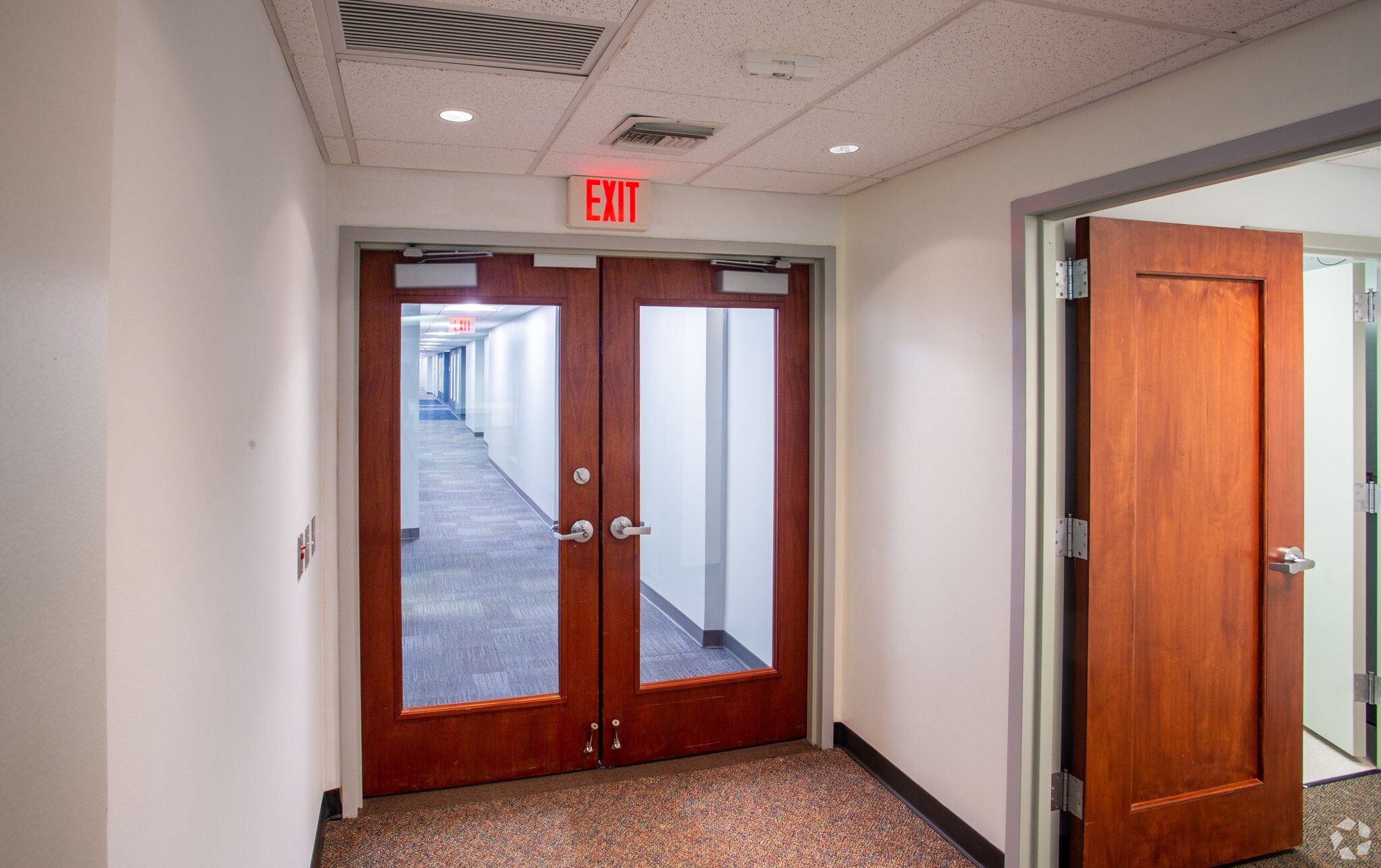 1 Belmont Ave, Bala Cynwyd, PA à louer Photo intérieure– Image 1 sur 6