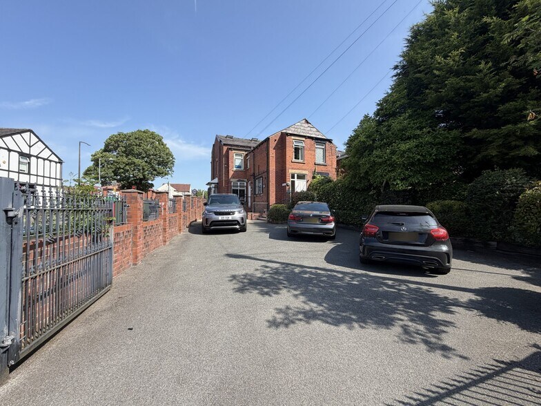 597-597A Chorley Old Rd, Bolton à louer - Photo de l’immeuble – Image 2 sur 2
