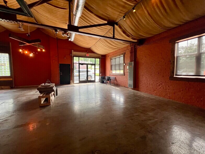 1133 Indiana Ave, Sheboygan, WI à louer - Photo de l’immeuble – Image 2 sur 9