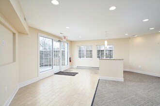 799 White Pond Dr, Akron, OH à louer Photo intérieure– Image 1 sur 11