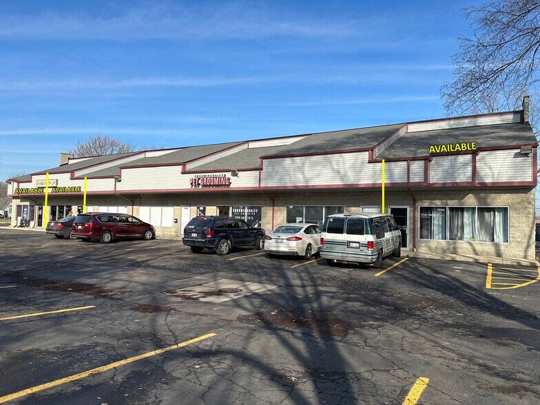 37466-37522 Ann Arbor Trl, Livonia, MI à louer - Photo de l’immeuble – Image 1 sur 11