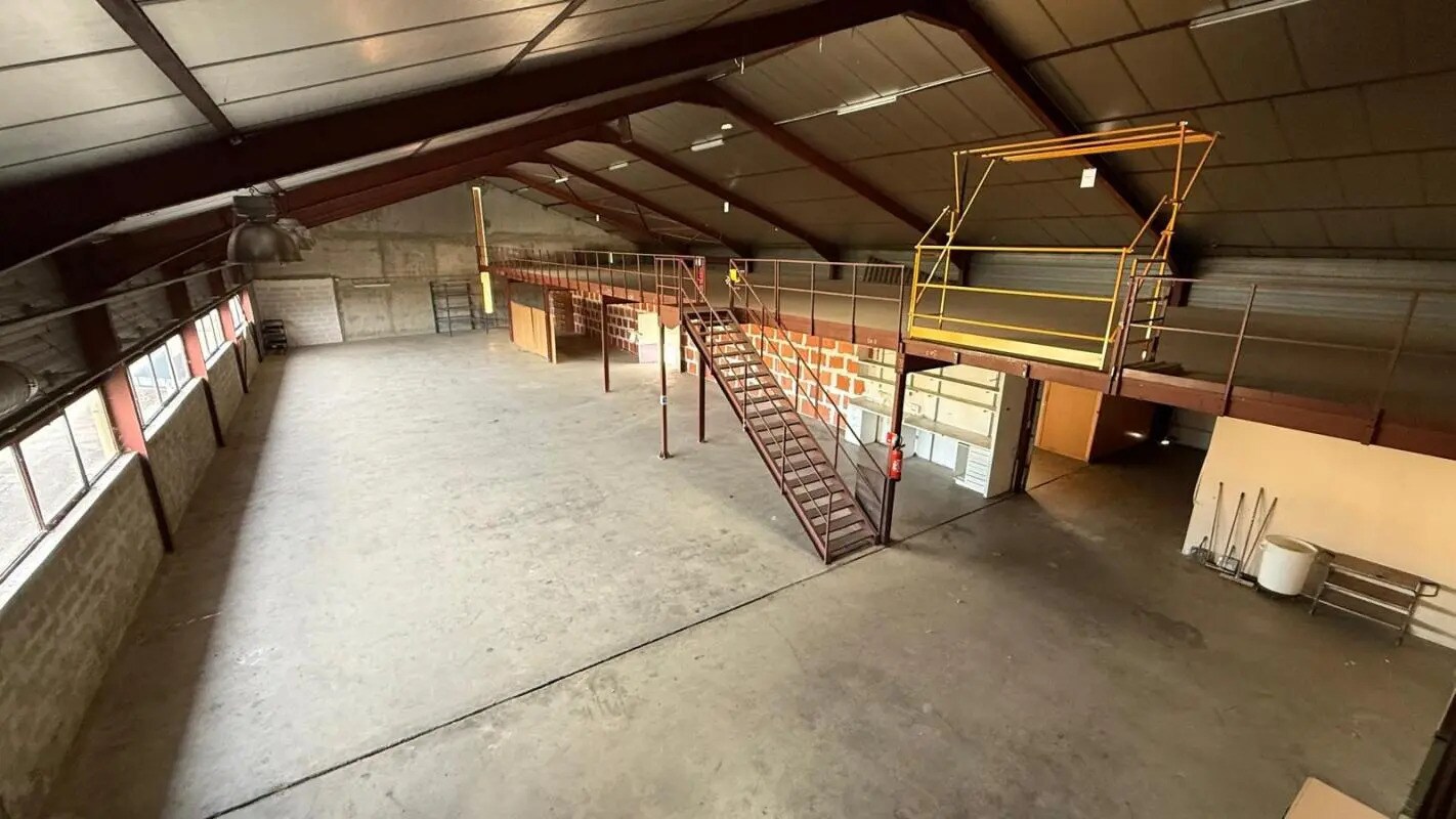 Industriel/Logistique dans Bourg-en-Bresse à louer Photo de l’immeuble– Image 1 sur 17