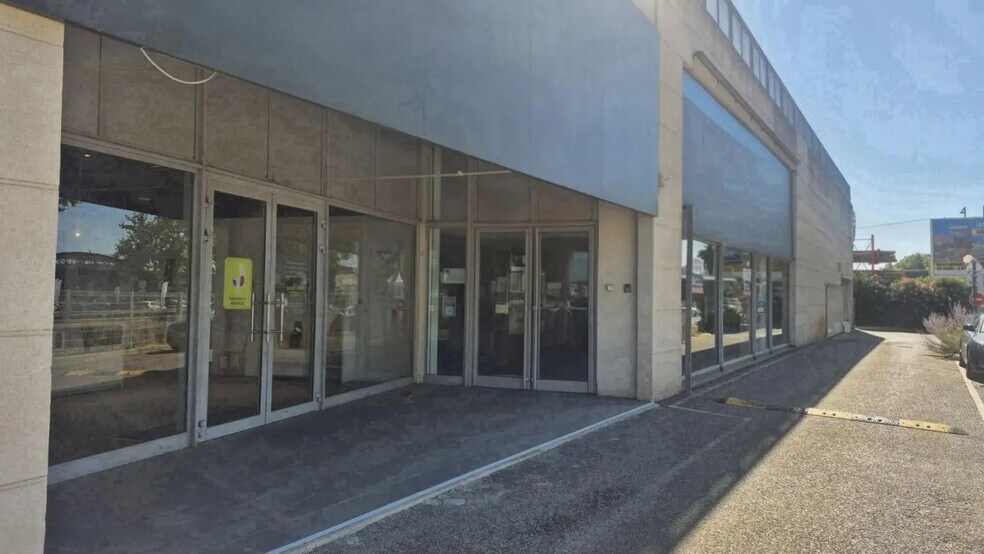 Local commercial dans La Garde à louer - Photo de l’immeuble – Image 2 sur 4