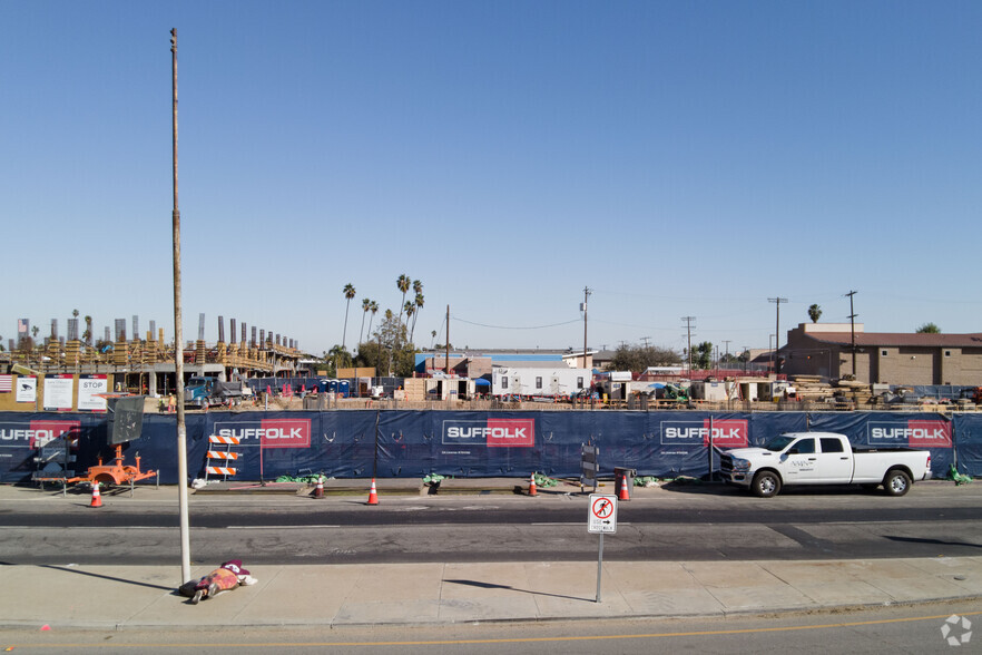 8400 S Vermont Ave, Los Angeles, CA à louer - Photo de l’immeuble – Image 3 sur 11