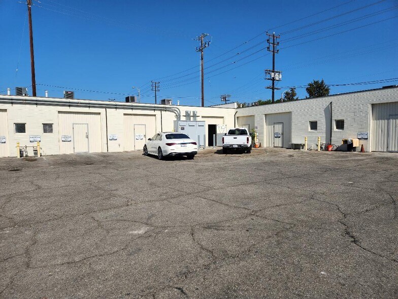 6154-6160 Lemona Ave, Van Nuys, CA à louer - Photo de l’immeuble – Image 2 sur 10