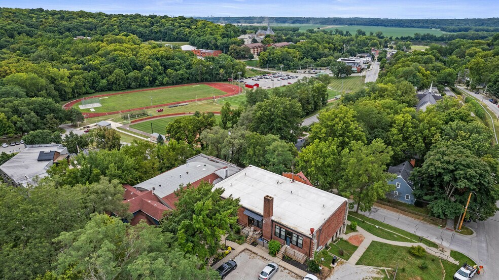 1201 Main St, Parkville, MO à vendre - Photo de l’immeuble – Image 1 sur 5