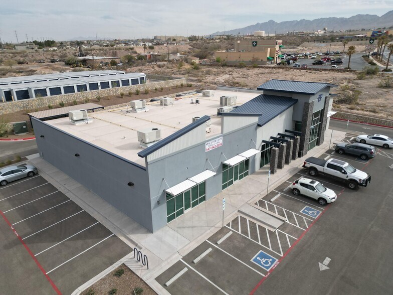 113 E Redd Rd, El Paso, TX à louer - Photo de l’immeuble – Image 2 sur 6