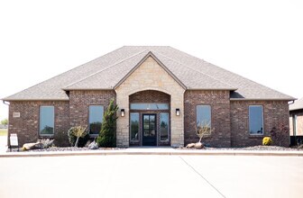 8900 NW Silver Hill Dr, Oklahoma City, OK à louer Photo de l’immeuble– Image 2 sur 14