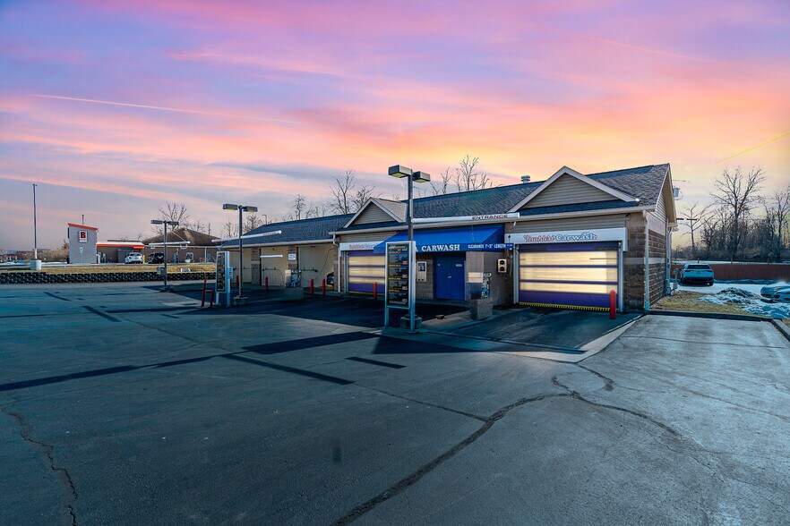 1012 Hospital Dr, Batavia, OH à vendre - Photo principale – Image 1 sur 28