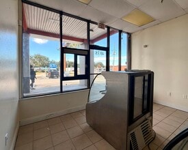 6139 State Road 54, New Port Richey, FL à louer Photo intérieure– Image 2 sur 12