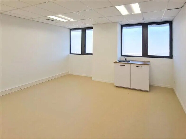 Bureau dans Saint-Brieuc à louer - Photo de l’immeuble – Image 2 sur 8