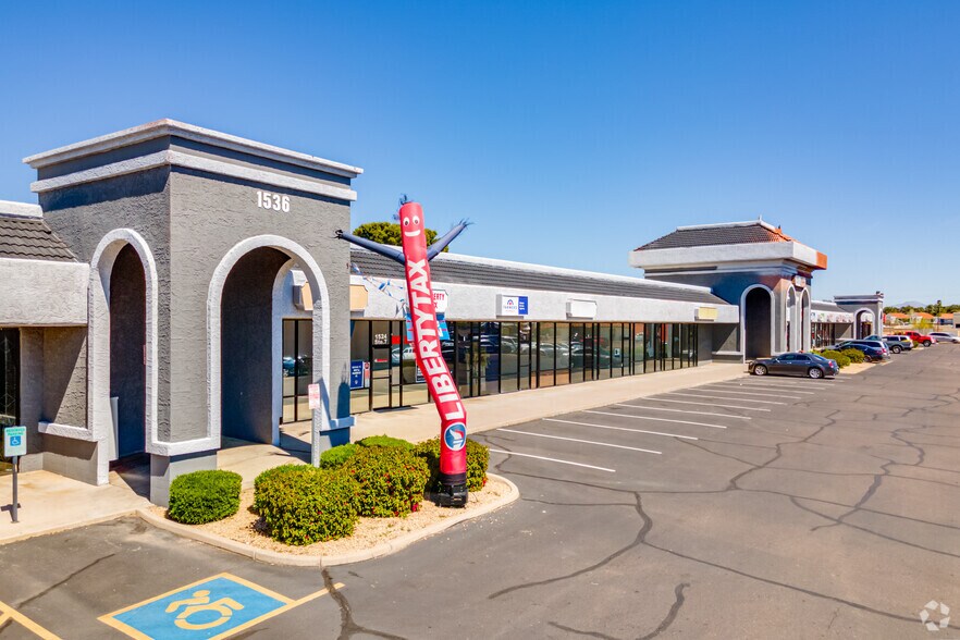 N 15th Ave, Phoenix, AZ à louer - Photo de l’immeuble – Image 3 sur 20