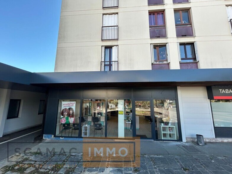 Local commercial dans Brétigny-sur-Orge à vendre - Photo de l’immeuble – Image 2 sur 7