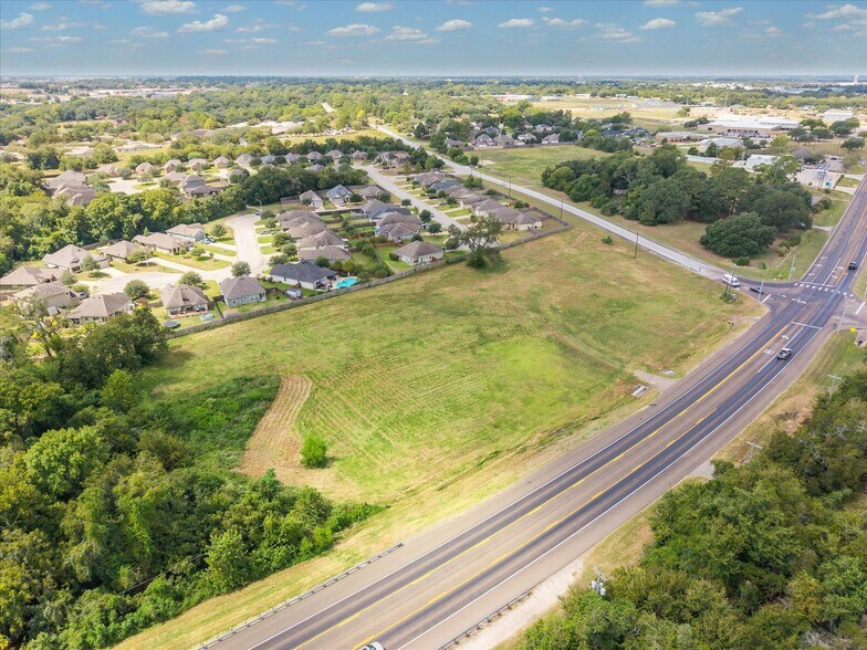 South Blue Bell Road & E Stone Street, Brenham, TX à vendre - Photo de l’immeuble – Image 3 sur 9