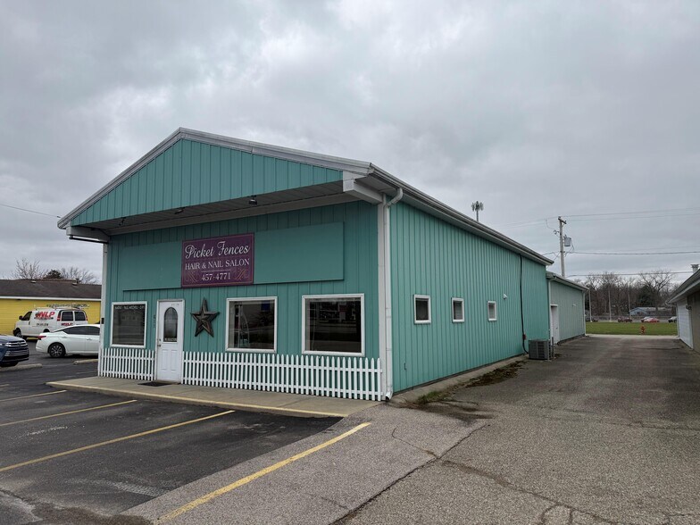 611 S Huntington St, Syracuse, IN à vendre - Photo de l’immeuble – Image 2 sur 6
