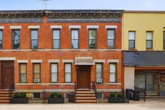 Plus de détails pour 6415 Myrtle Ave, Glendale, NY - Logement à vendre