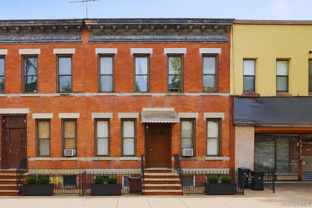6415 Myrtle Ave, Glendale, NY à vendre Photo de l’immeuble– Image 1 sur 15
