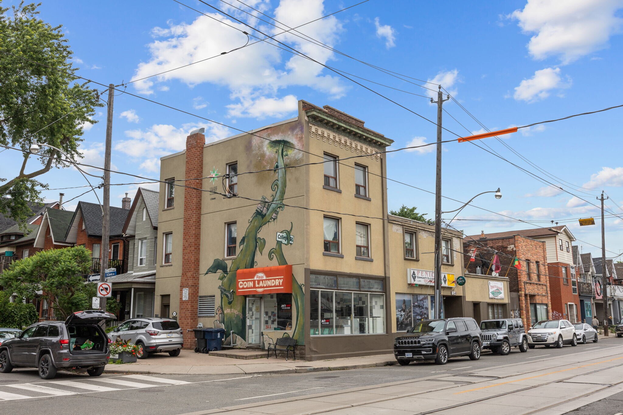 1264 College St, Toronto, ON à vendre Photo de l’immeuble– Image 1 sur 9