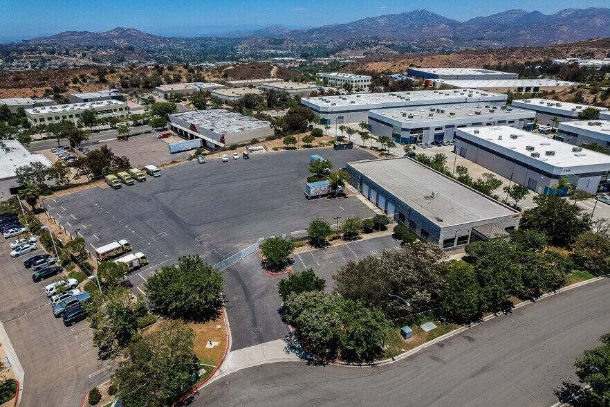 12690 Danielson Ct, Poway, CA à louer - Photo de l’immeuble – Image 1 sur 13