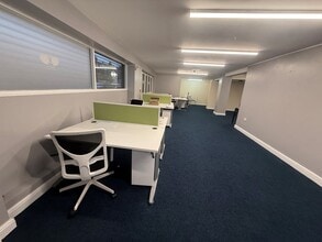 4 Lovely Ln, Warrington à louer Photo intérieure– Image 2 sur 6