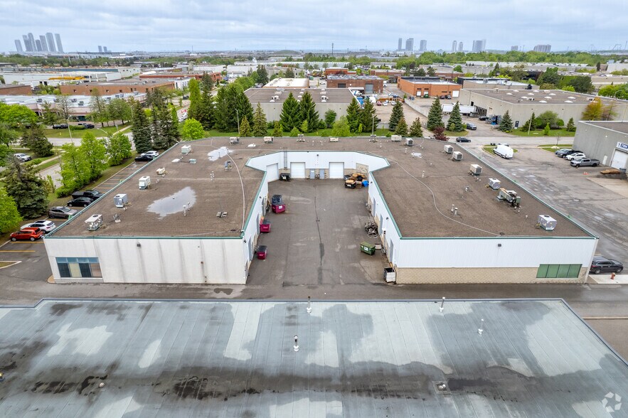 201 Spinnaker Way, Concord, ON à vendre - Photo de l’immeuble – Image 2 sur 11