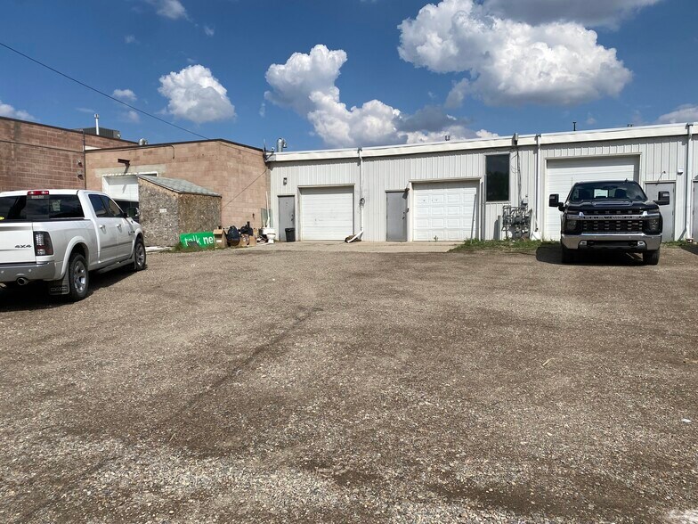 120 Mayor Magrath Dr N, Lethbridge, AB à louer - Photo de l’immeuble – Image 2 sur 4