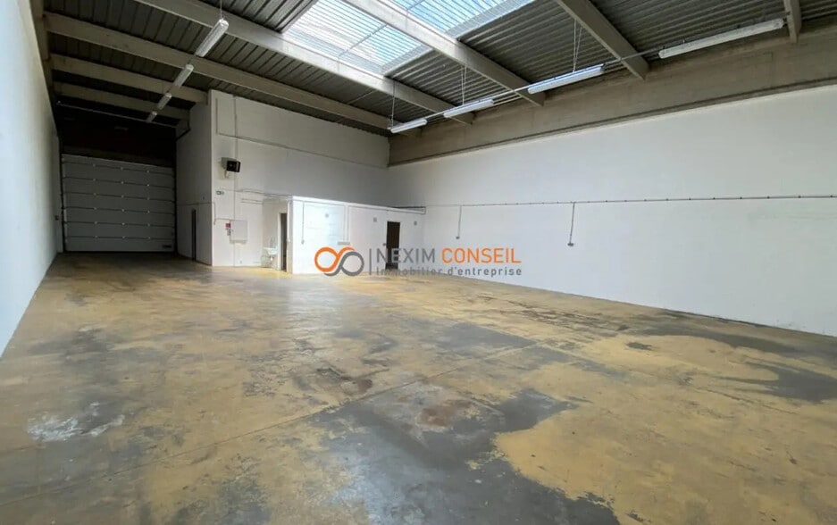 14-16 Rue Des Oziers, SAINT-OUEN-L'AUMONE à louer - Photo de l’immeuble – Image 3 sur 6