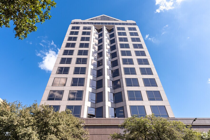 919 Congress Ave, Austin, TX à louer - Photo de l’immeuble – Image 2 sur 12