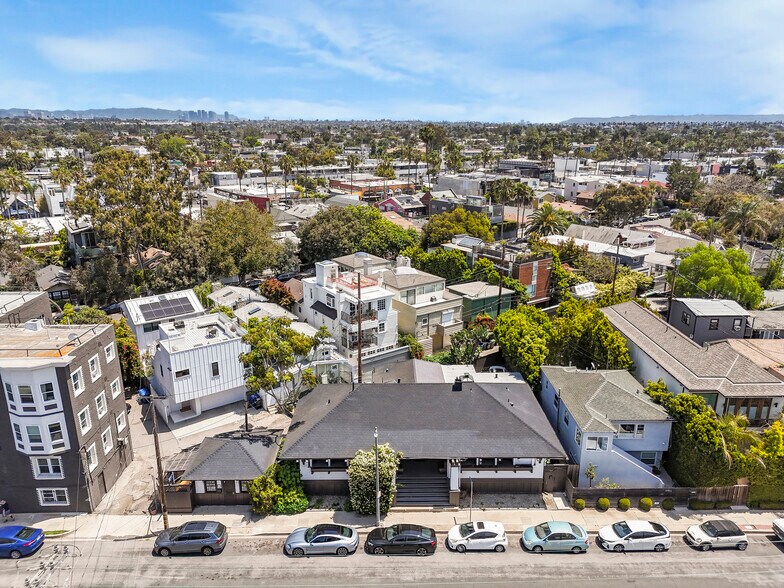 1300 Riviera Ave, Venice, CA à vendre - Photo de l’immeuble – Image 2 sur 16