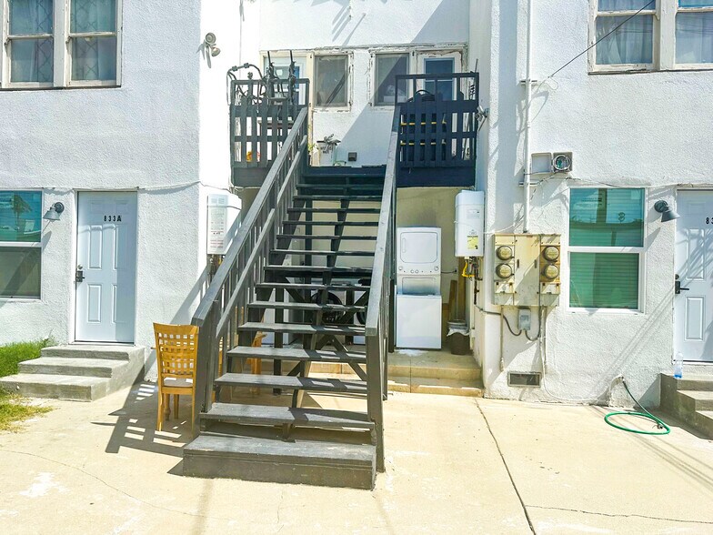 831 N Heliotrope Dr, Los Angeles, CA à vendre - Photo de l’immeuble – Image 3 sur 8