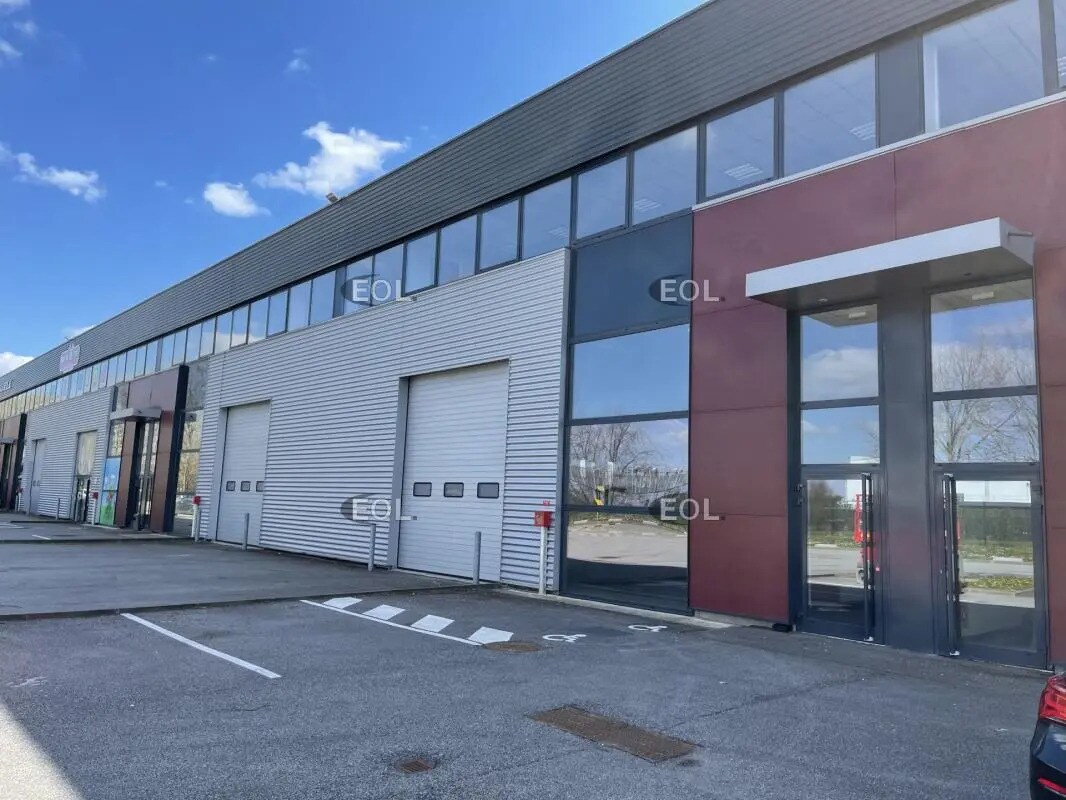 Industriel/Logistique dans Élancourt à louer Photo de l’immeuble– Image 1 sur 5