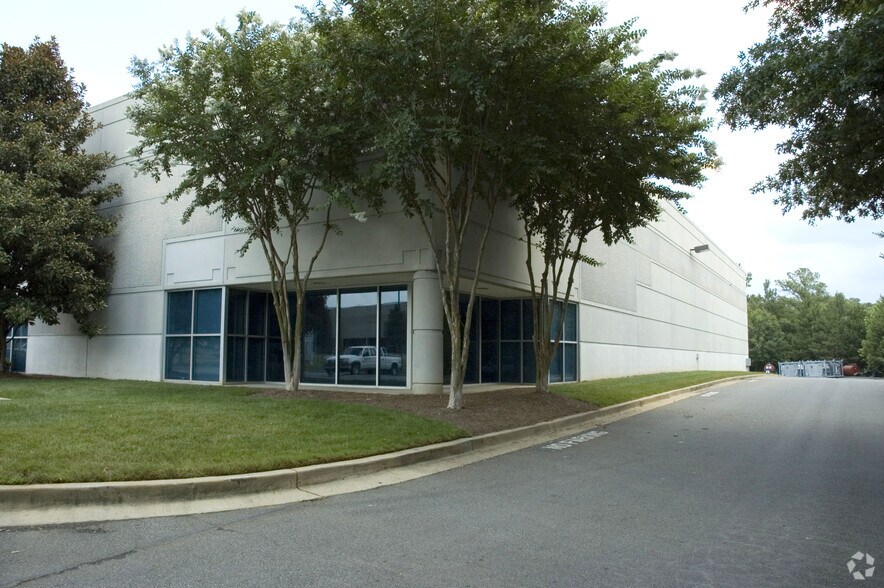 2145 Barrett Park Dr, Kennesaw, GA à louer - Photo de l’immeuble – Image 2 sur 9