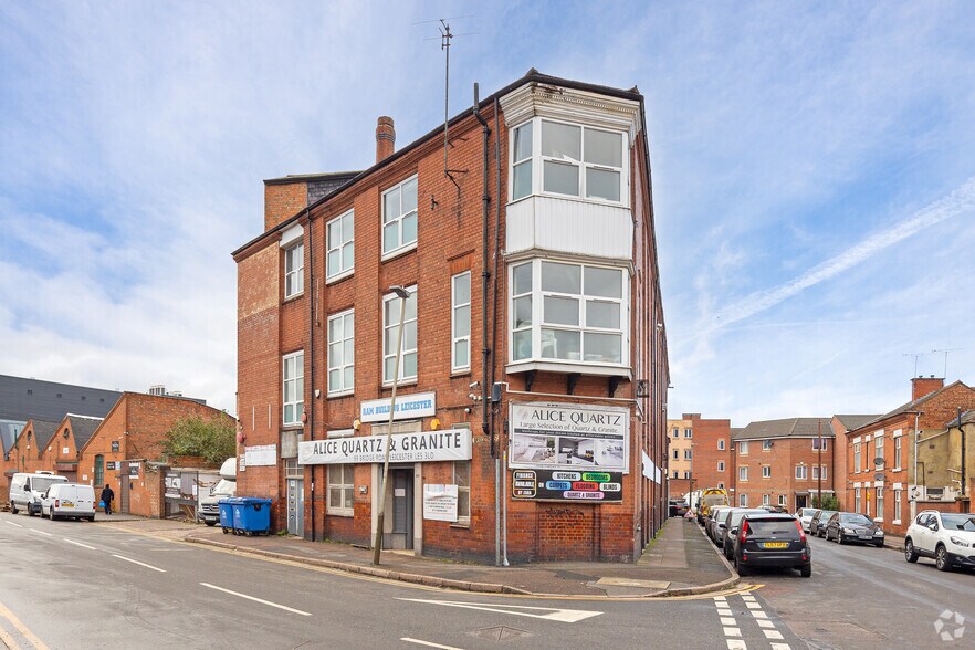 99 Bridge Rd, Leicester à vendre - Photo principale – Image 1 sur 7