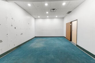 35425 W Michigan Ave, Wayne, MI à louer Photo intérieure– Image 2 sur 4