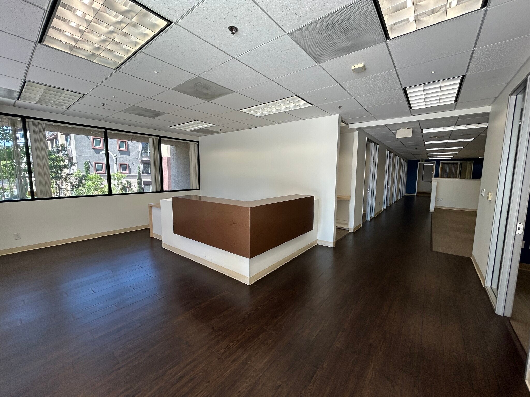 22144 Clarendon St, Woodland Hills, CA à louer Photo intérieure– Image 1 sur 10