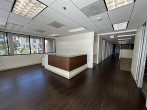 22144 Clarendon St, Woodland Hills, CA à louer Photo intérieure– Image 1 sur 10