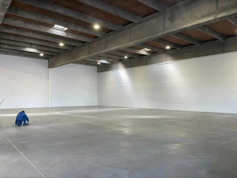 Local d’activités dans SAINT-OUEN-L'AUMONE à louer - Photo intérieure – Image 3 sur 8