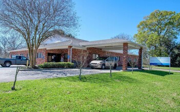 528 E Vine St, Opelousas, LA à louer Photo de l’immeuble– Image 2 sur 2
