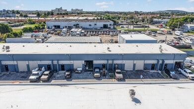 7760 W 20th Ave, Hialeah, FL à louer Photo de l’immeuble– Image 1 sur 7